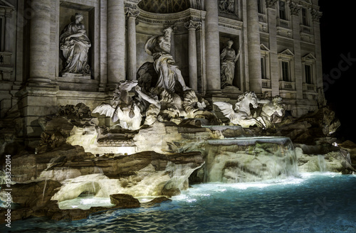 Fontana di Trevi photo