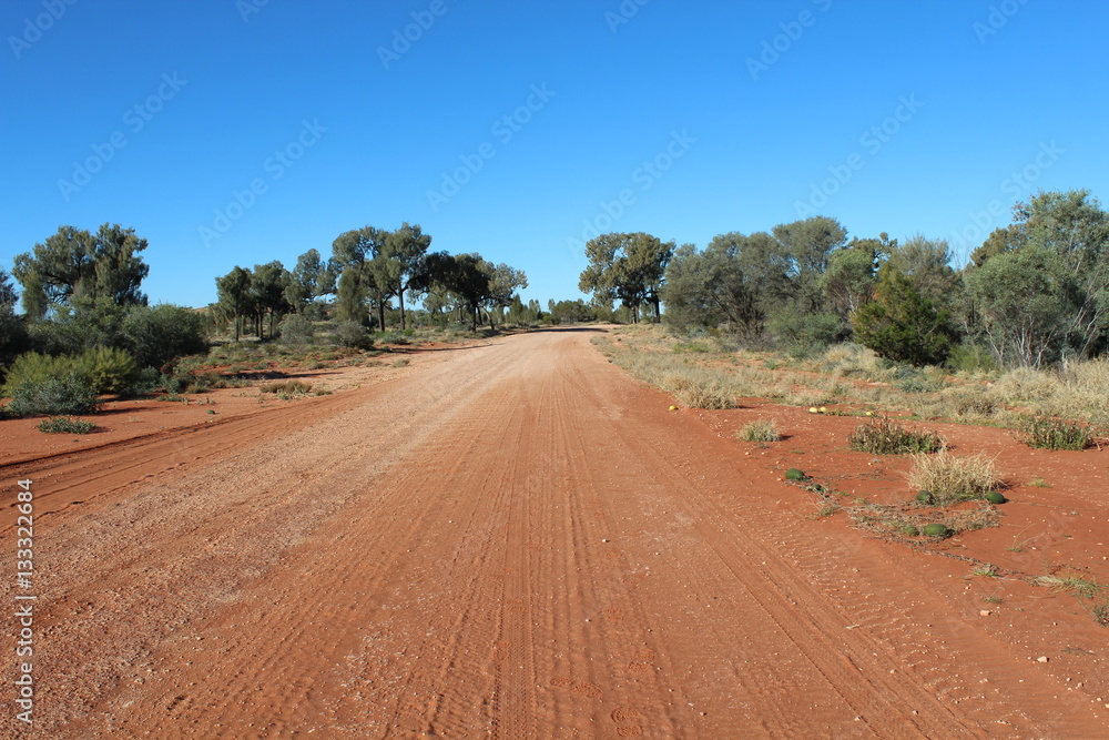 Obraz premium Gravel road in the australian outback