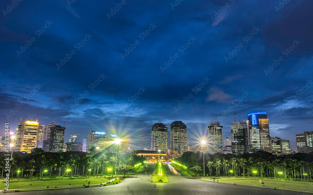 Φωτογραφία View of skyscraper buildings seen from city park, captured from Monumen Nasional (Monas), Jakarta Indonesia