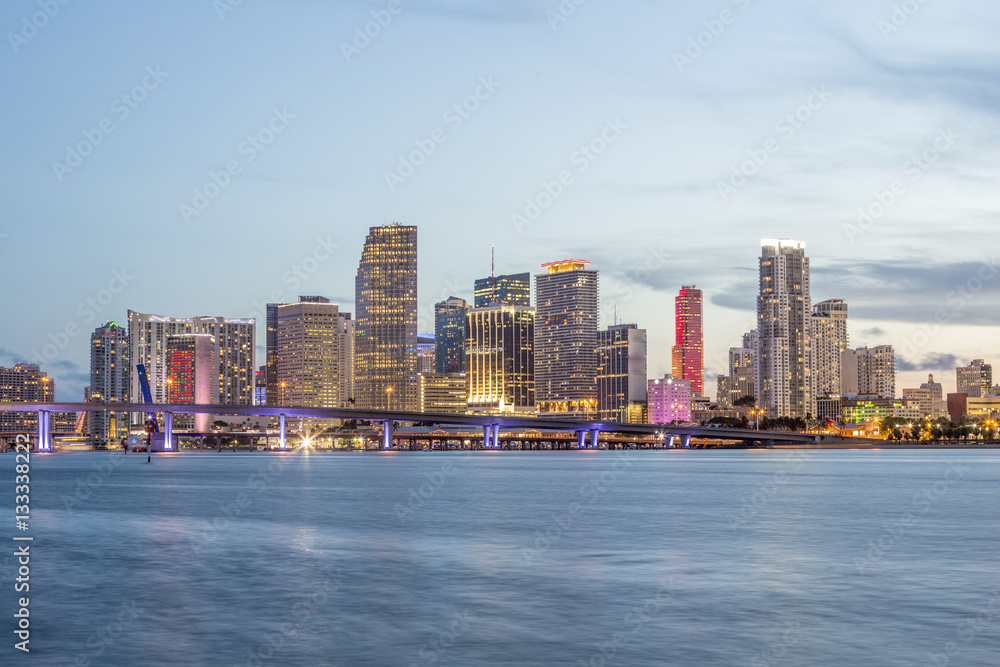 Fototapeta premium Miami city skyline panorama at dusk