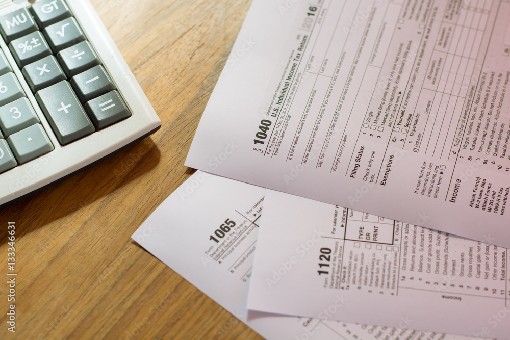 Obraz premium US tax form with pen taxation concept