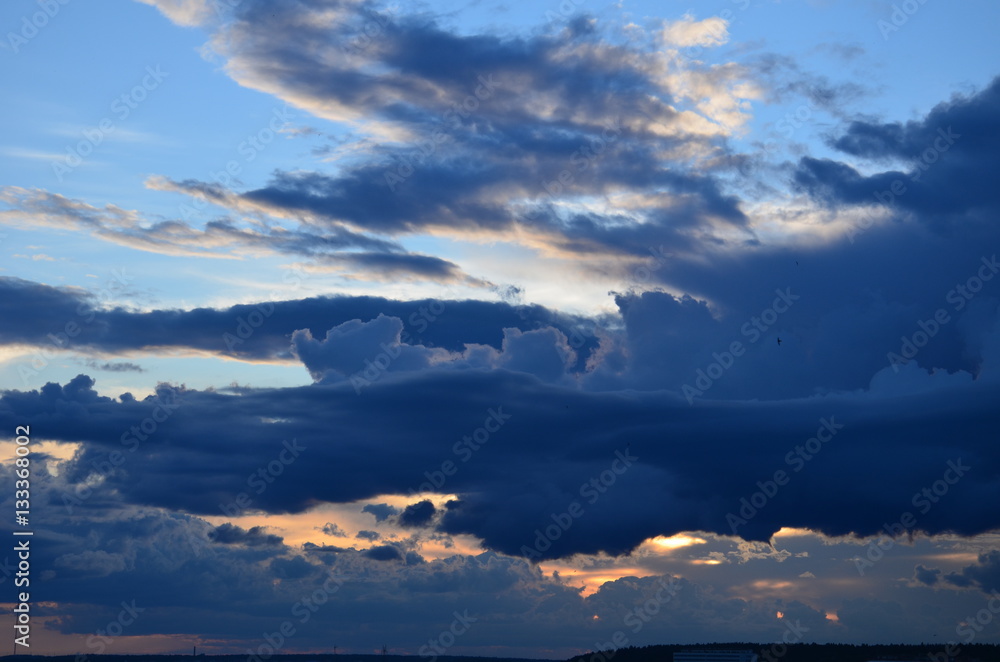 Obraz premium Clouds over Izhevsk pond