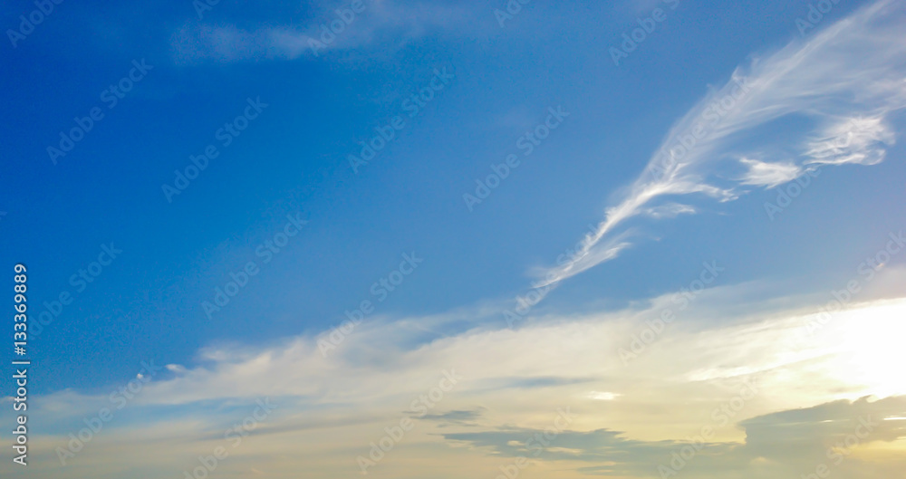 Obraz premium Sunlight in sky sunset, Texture of bright evening sky during sun
