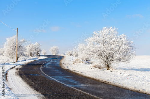 Beautiful winter roadtrip © Ocskay Mark