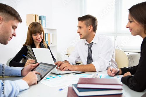 Wallpaper Mural Business people Torontodigital.ca