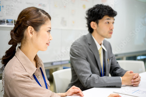 Wallpaper Mural 会議・打ち合わせのイメージ（ビジネス・男性・女性） Torontodigital.ca