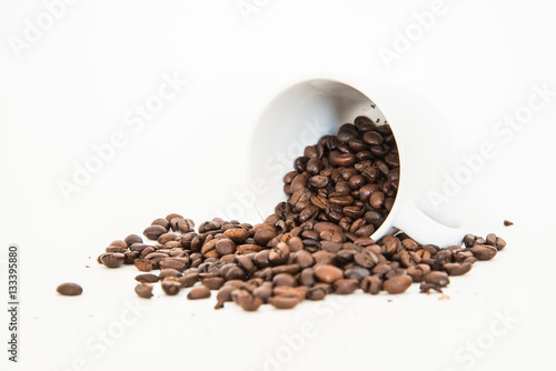 Fototapeta Naklejka Na Ścianę i Meble -  Coffee beans with cup and on white backgrounf