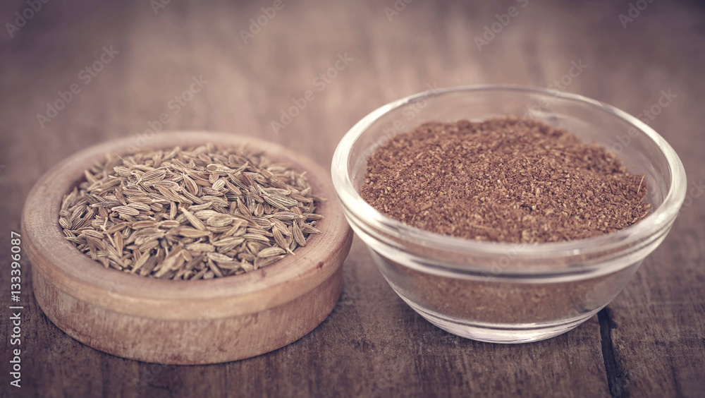 Crushed cumin with whole Crushed cumin with whole