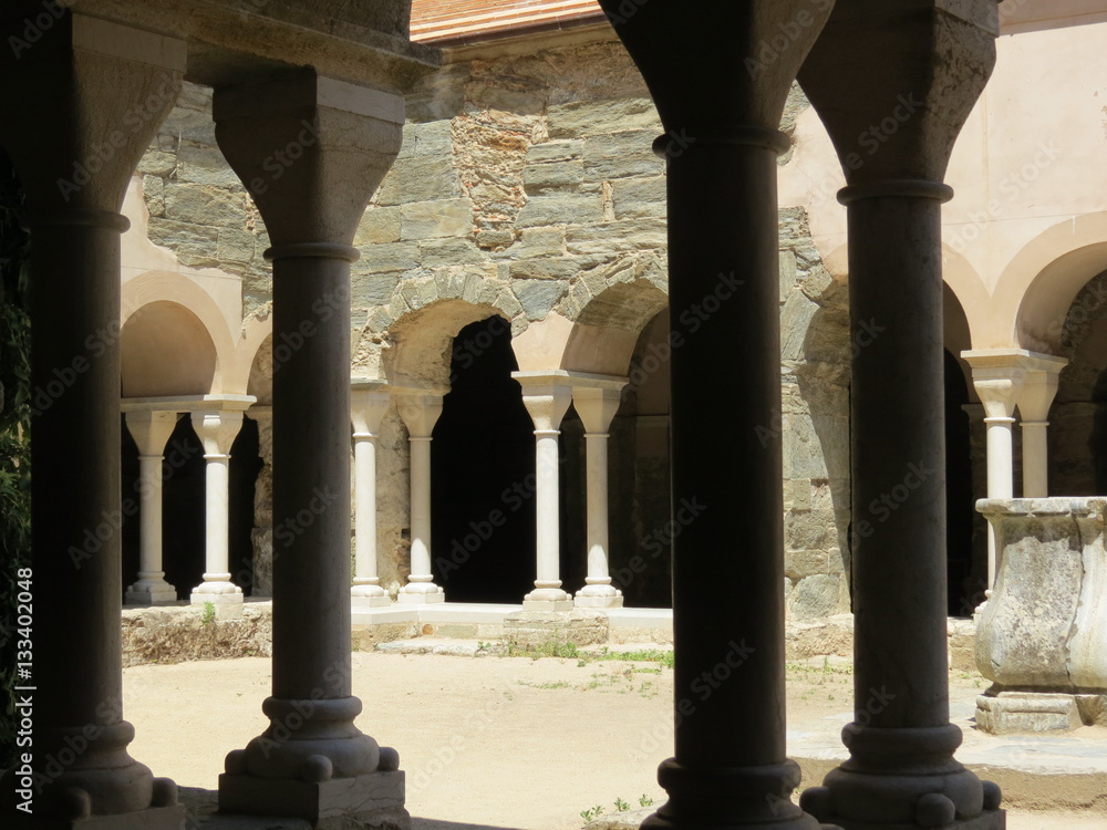 Espagne - Catalogne - Monastère de Sant Pere de Rodes - Cloitre
