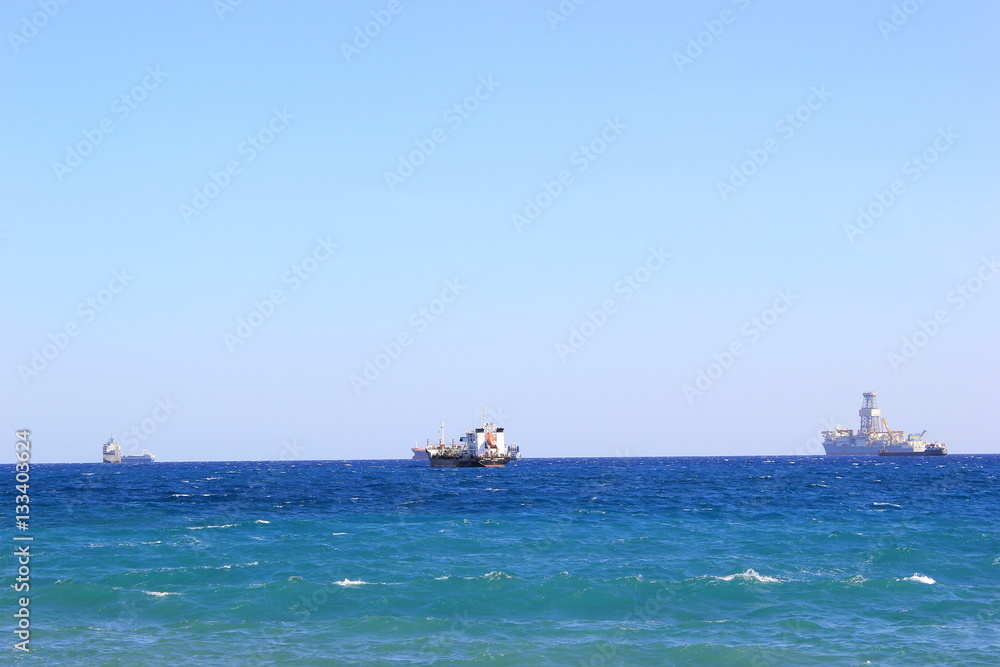 Schiffe, Frachter, Tanker auf dem Mittelmeer