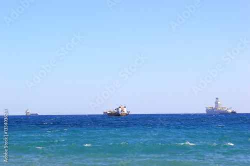 Fototapeta Naklejka Na Ścianę i Meble -  Schiffe, Frachter, Tanker auf dem Mittelmeer