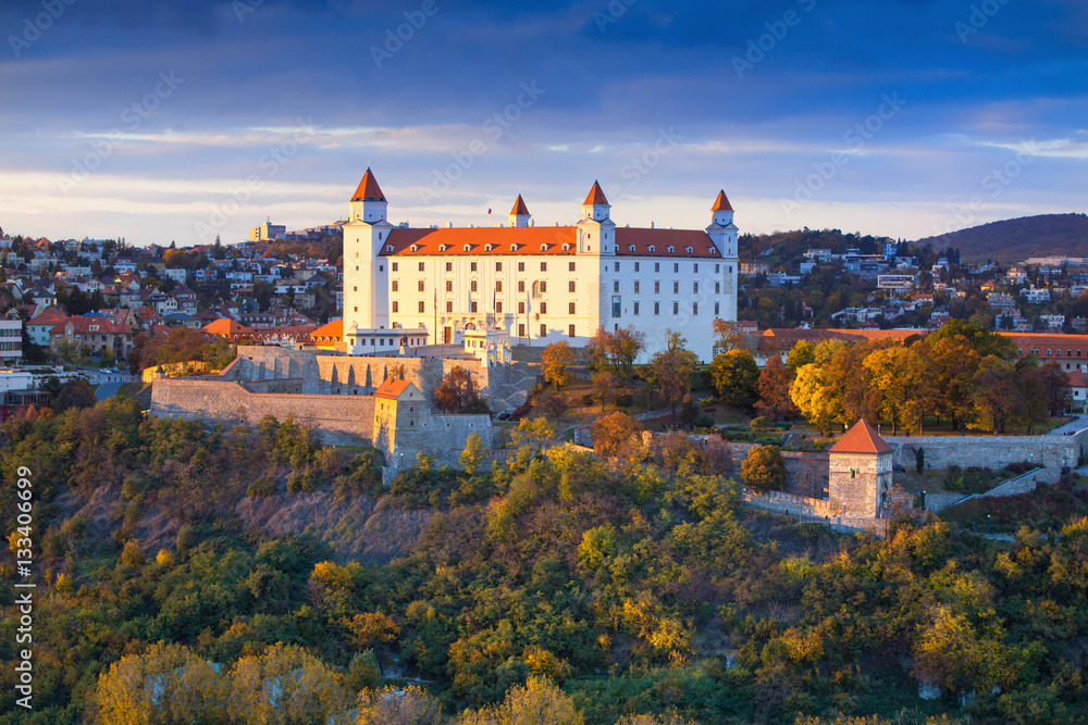 Obraz na płótnie Bratislava castle over Danube river at sunset,Bratislava,Slovakia w salonie