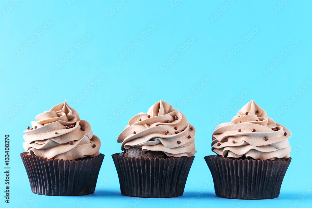 Tasty cupcakes on a mint background