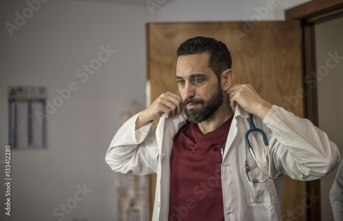 medico si prepara per una visita medica