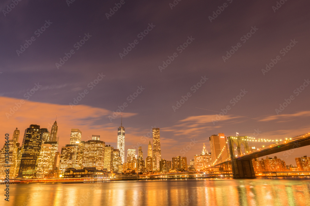 Naklejka premium Night view of Manhattan and Brooklyn bridge