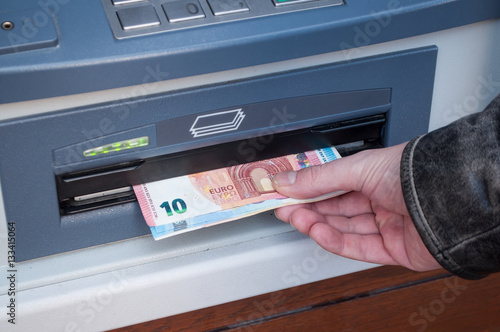 détail retrait distributeur automatique de billets de banque