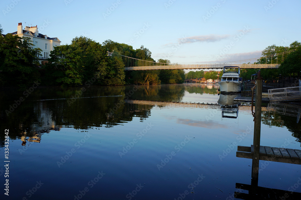 Obraz premium Dawn at the River Dee, Chester, UK