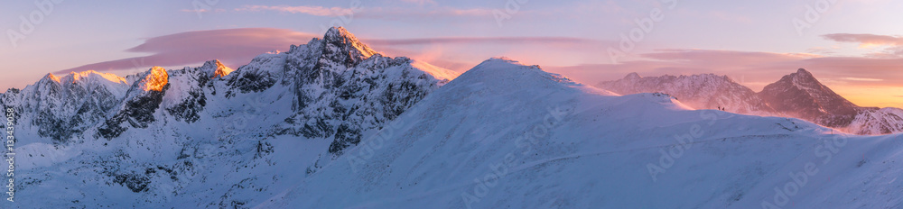 Fototapeta premium Zachód słońca na Kasprowym Wierchu 8.01.2017, Widok na Świnicę, Tatry