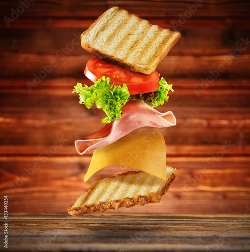 Sandwich with flying ingredients