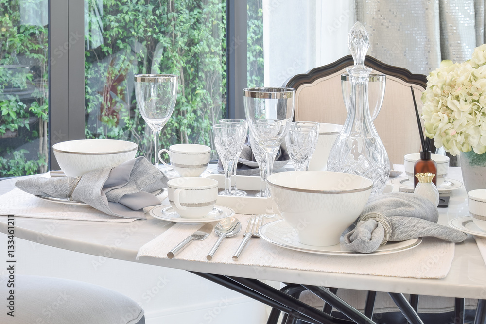 Modern dinner table setting cheap