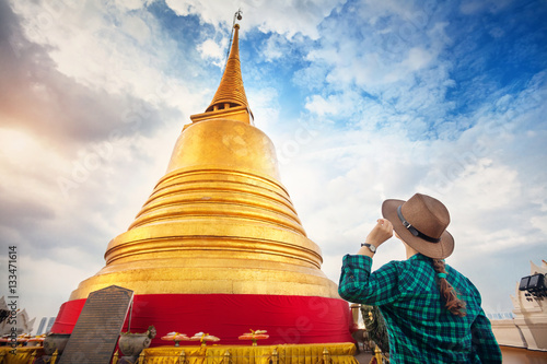 Canvas Print Big golden temple in Bangkok