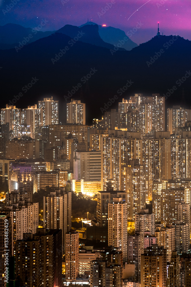 Obraz premium Hong Kong cityscape with mountain and star.