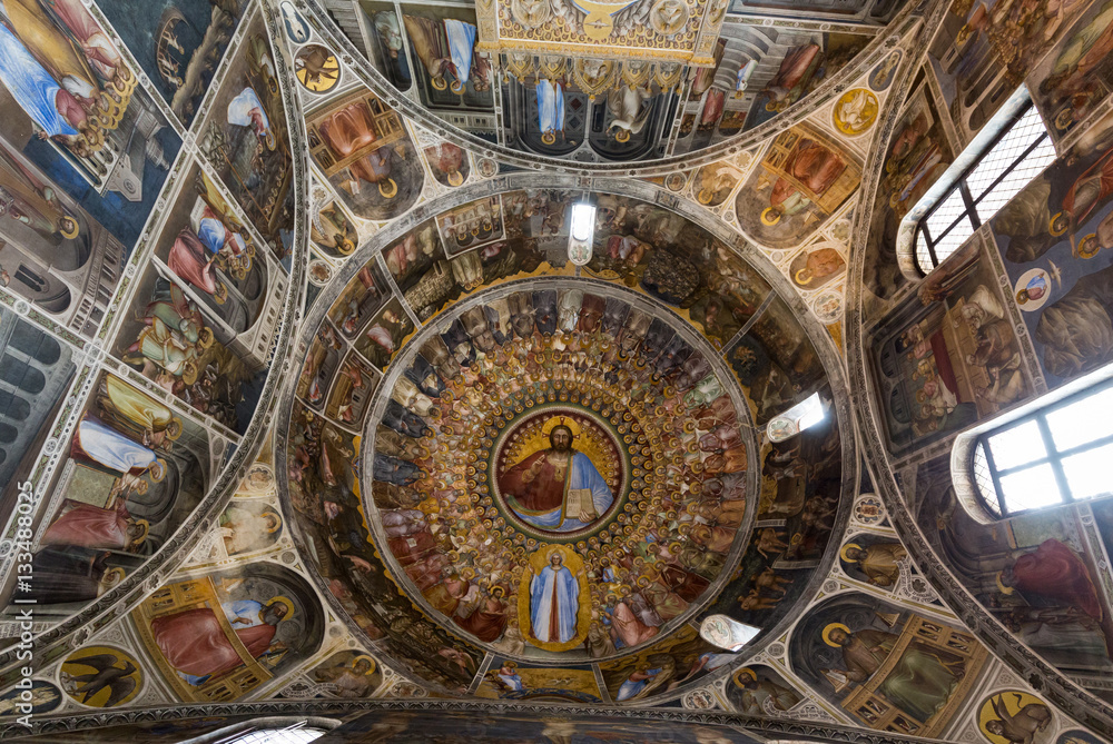  The frescos in Baptistery of Duomo or The Cathedral of Santa Maria Assunta by Giusto de Menabuoi (1375-1376).