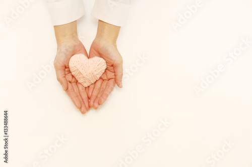 Photography ハートと女性の手