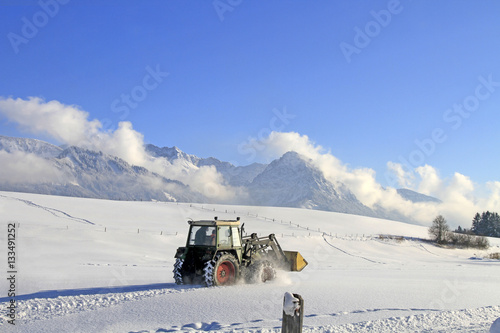 Traktor - Schnee - Allgäu - Winter - Piste photo