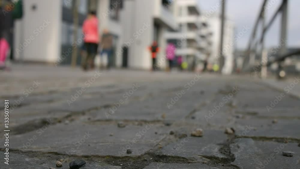 Gruppe von Joggern aus der Froschperspektive Gruppe von Joggern aus der Froschperspektive