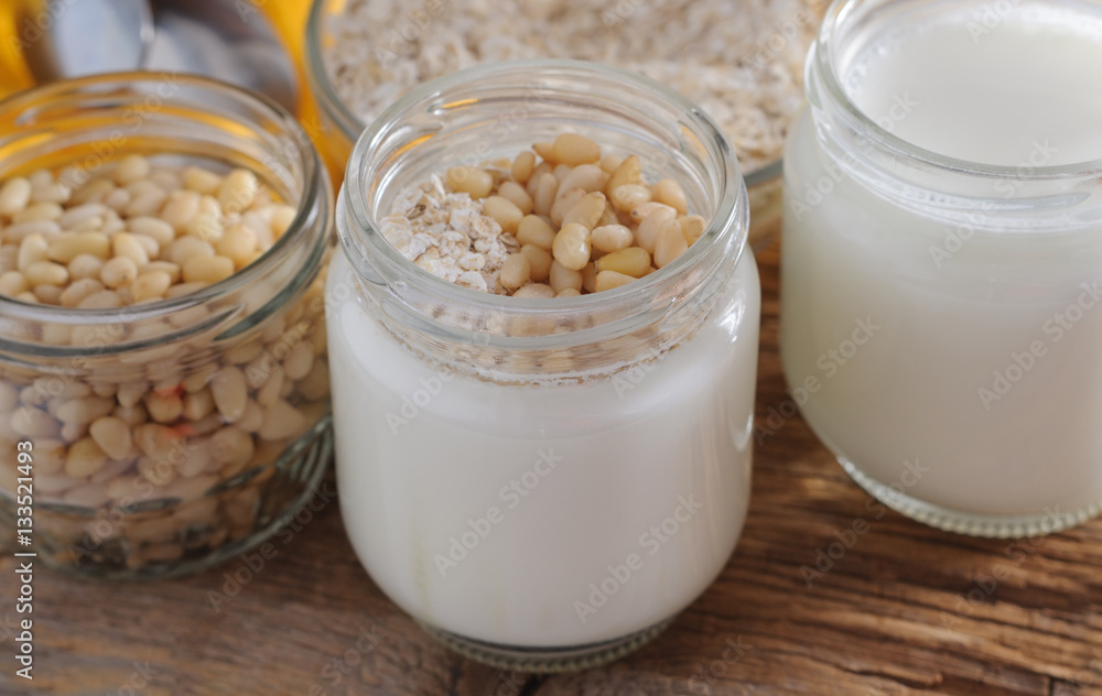 Homemade yogurt with cedar nuts, oatmeal and honey Homemade yogurt with cedar nuts, oatmeal and honey