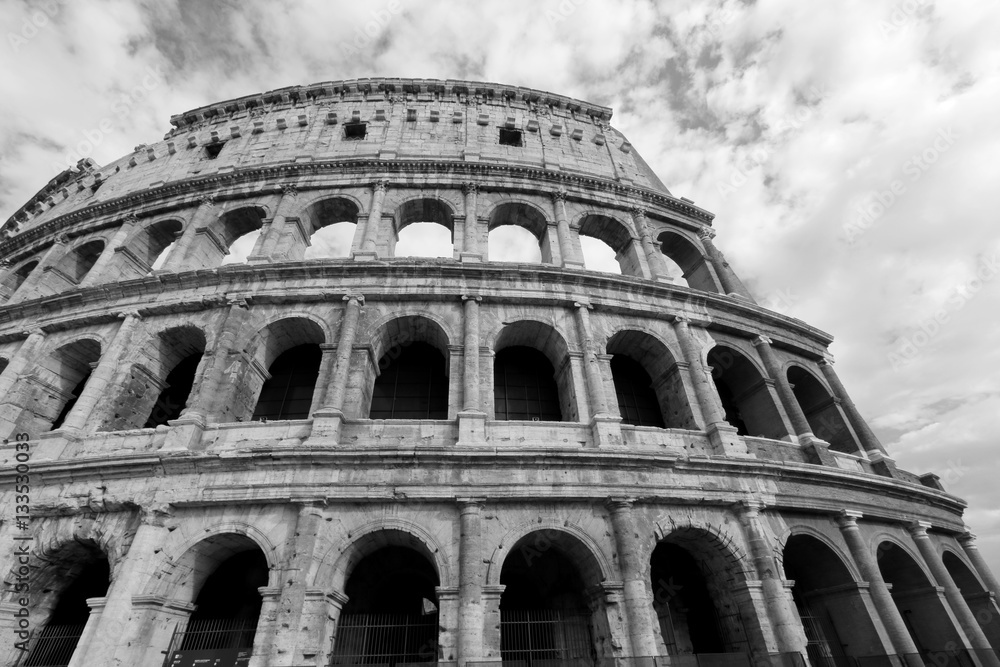 Fototapeta premium THE COLISEUM OF ROME, ITALY 