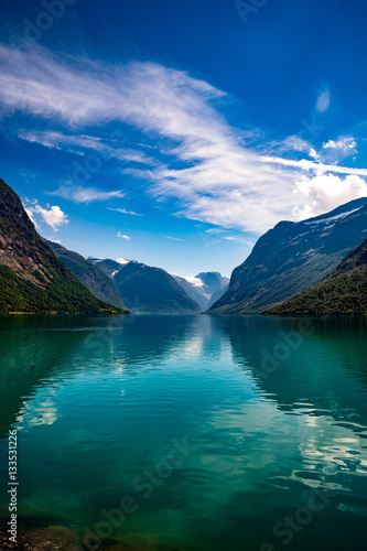 jezioro lovatnet Piękna przyroda Norwegia.