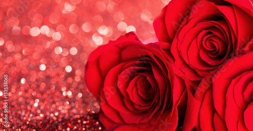 Red roses on glitters