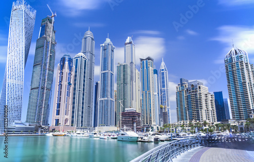 Obraz na płótnie DUBAI, UNITED ARAB EMIRATES - MARCH 3, 2016: Modern and luxury skyscrapers in Dubai Marina w salonie