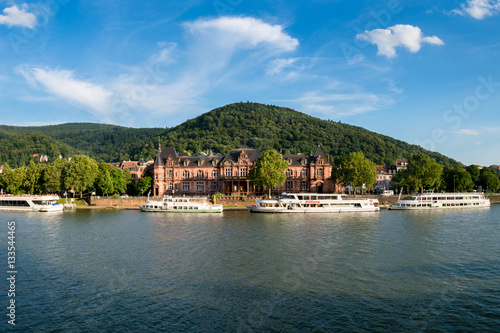 Heidelberg Stadthalle im Sommer