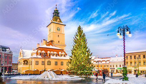 Bild auf Leinwand Christmas market and decorations tree in Brasov city, Transylvania, Romania
