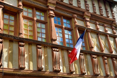 La façade de la maison d'Ernest Renan située à Tréguier en Bretagne photo