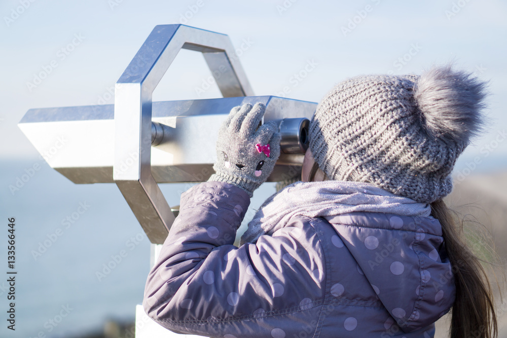 In die Ferne schauen StockFoto Adobe Stock