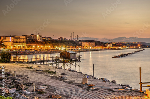 Veduta del lungomare di Termoli alla sera