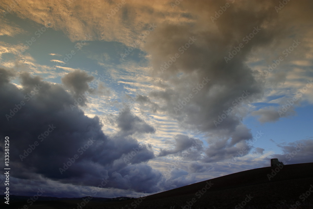 Ciel nuageux dans le Razès, Aude, France