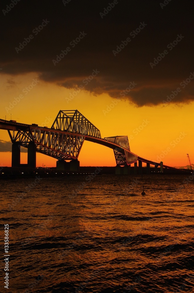 Obraz premium 夕闇のゲートブリッジ