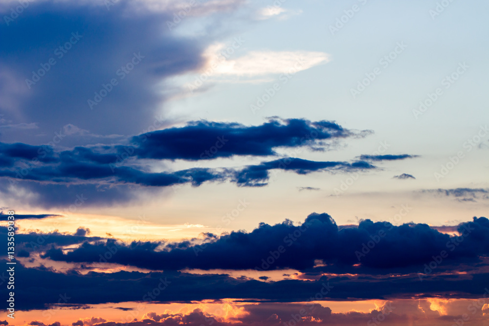 Obraz premium colorful dramatic sky with cloud at sunset