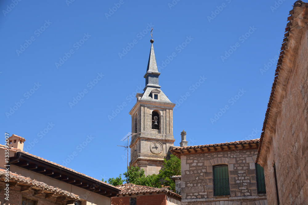 campanario sobre los tejados en Lerma, Burgos