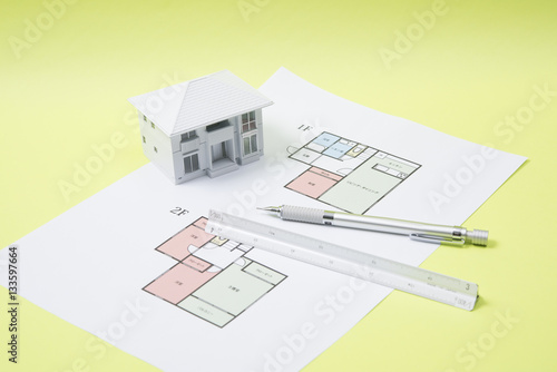 住宅設計のイメージ 住宅の設計図と模型