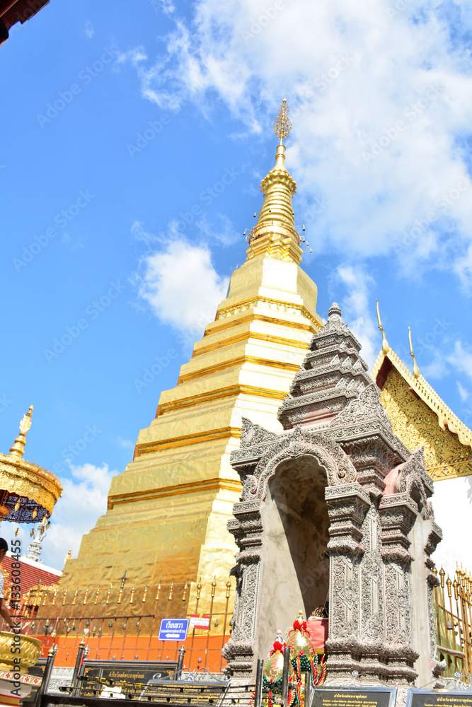 Fototapeta premium Wat Phra That Cho Hae, Phrae Thailand