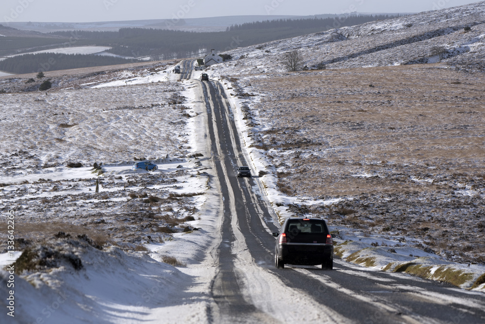 Obraz premium Winter landscape across Dartmoor. Trafffic flow along the B3212 road close to Postbridge in the Dartmoor National Park in Devon England UK January 2017
