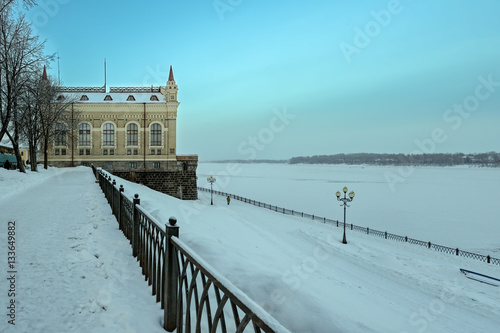 Winter Volga embankment in Rybinsk © Igor Groshev