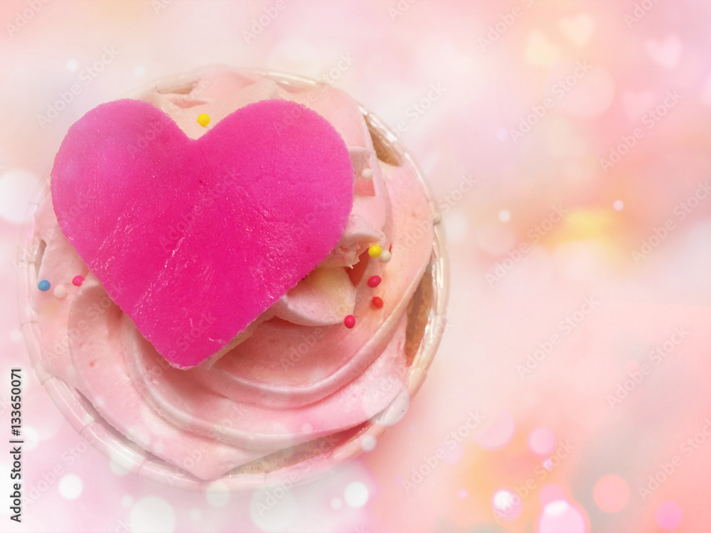 Fototapeta premium Pink heart cupcake bokeh effect