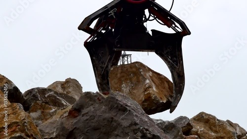 grue à grappin en action